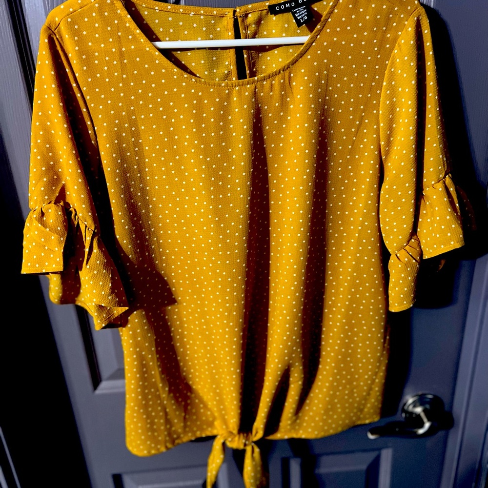 Mustard with cream polka dot’s stylish top.